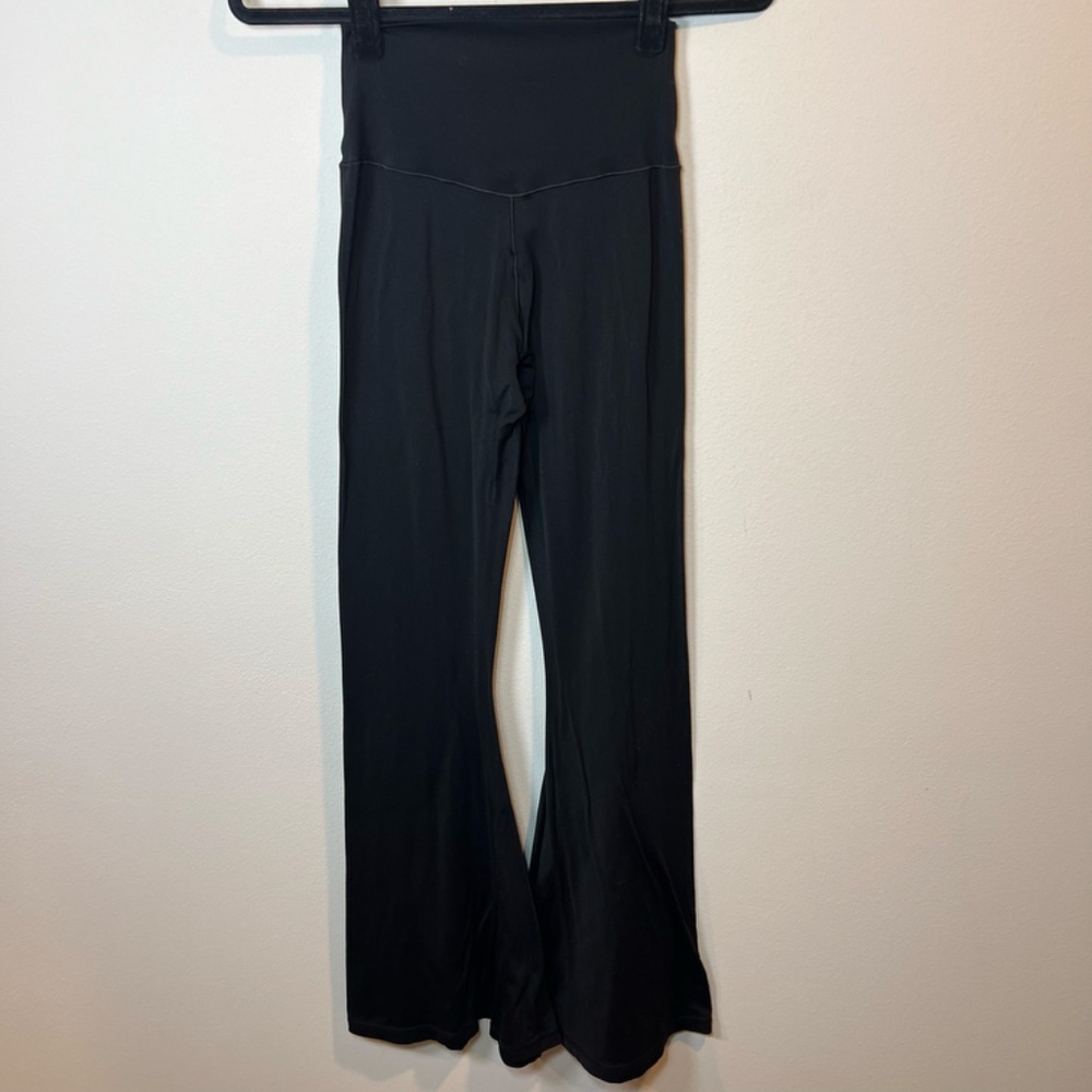 Offline By Aerie Real Me Super Flare Hi-Rise Crossover Leggings Black  Sz Medium - Picture 6 of 8